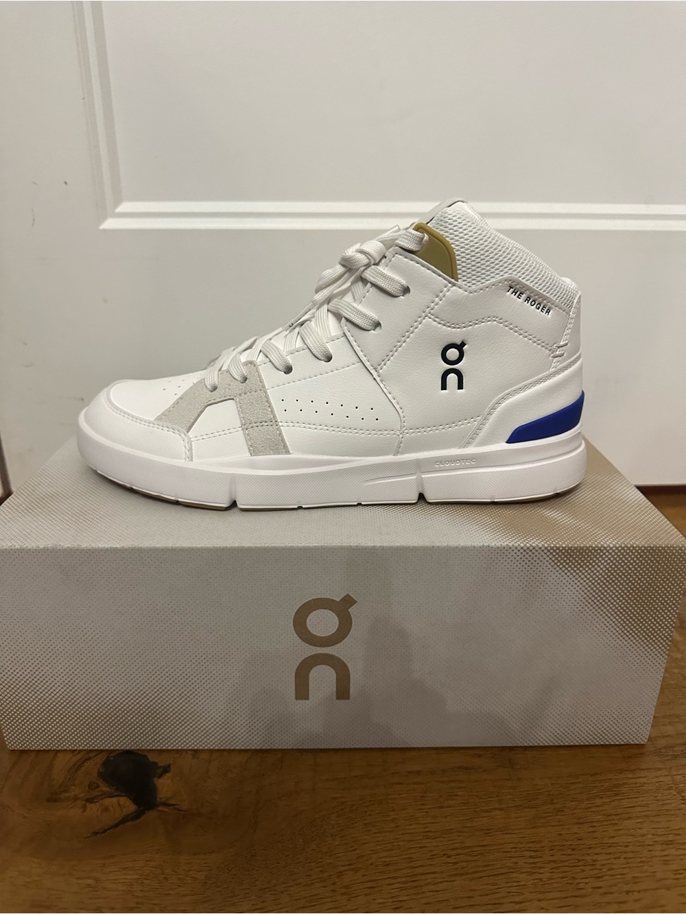 NIB The Roger Clubhouse Mid High Top Sneaker Men 7 MSRP $190 White Indigo